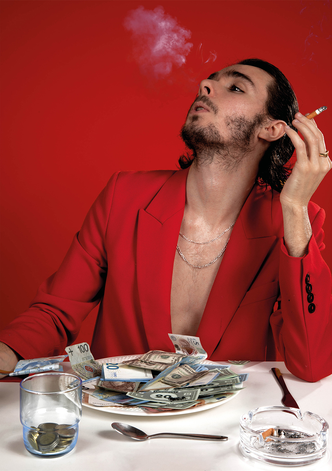 Photo portrait d'un homme narcissique et avare